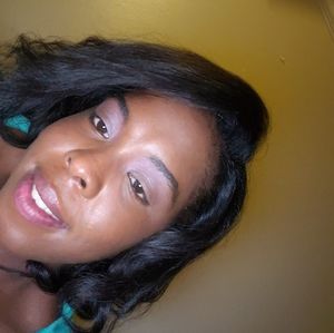 Meet your Posher, Leesha